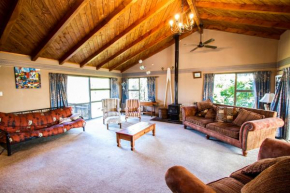 Riverbed Lodge - Lake Taupo Home, Turangi